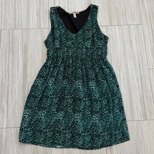 Forever 21 Green Sleeveless Patterned lined Dress small semi formal dress v-neck